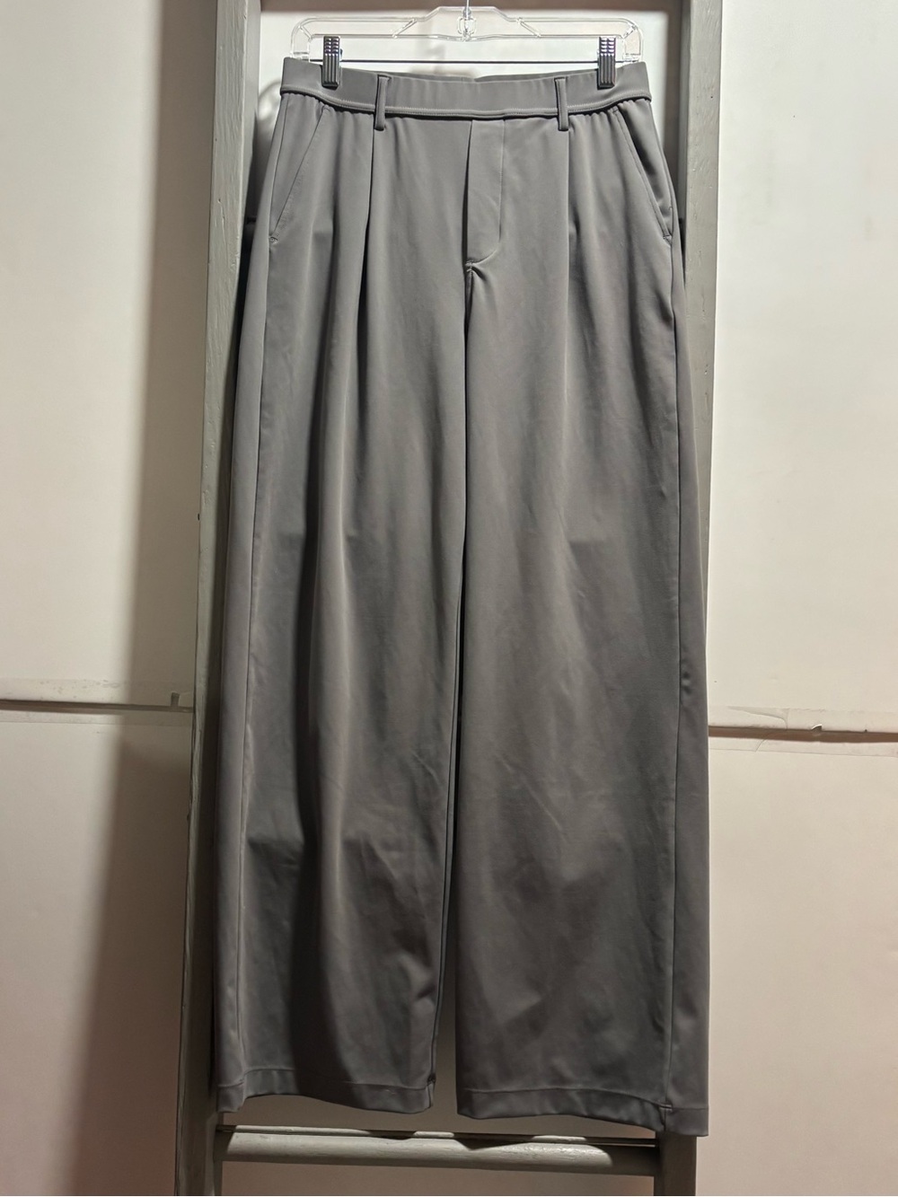 HALARA women M Gray Wide-Leg, yoga, officewear, elevated basics, cozy, corporate